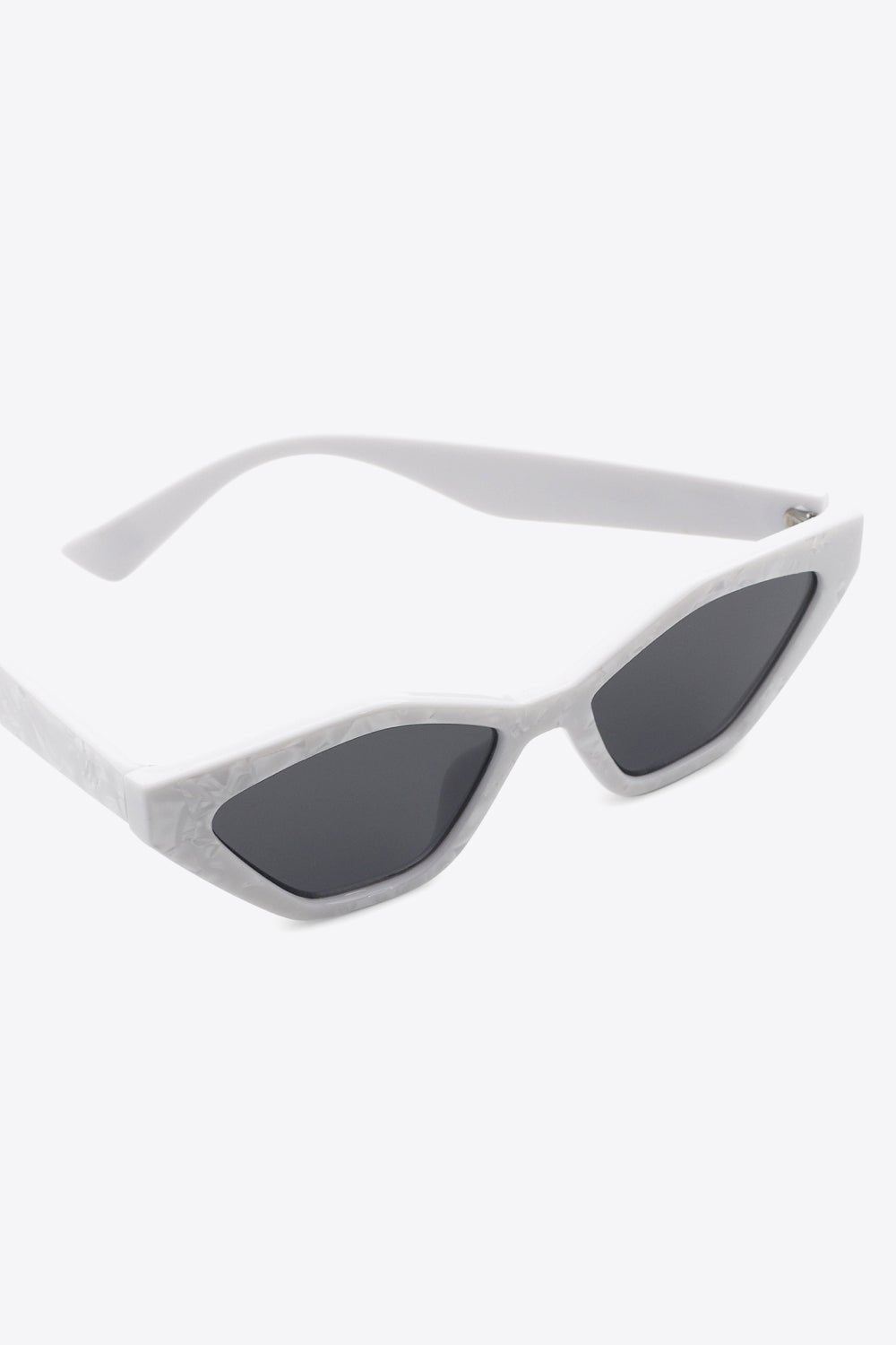 Sunglasses in Cat Eye Design with Polycarbonate Lenses