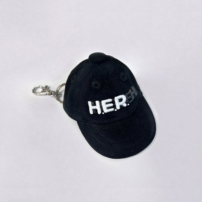 IU [2024 IU H.E.R] Ball Cap Keyring