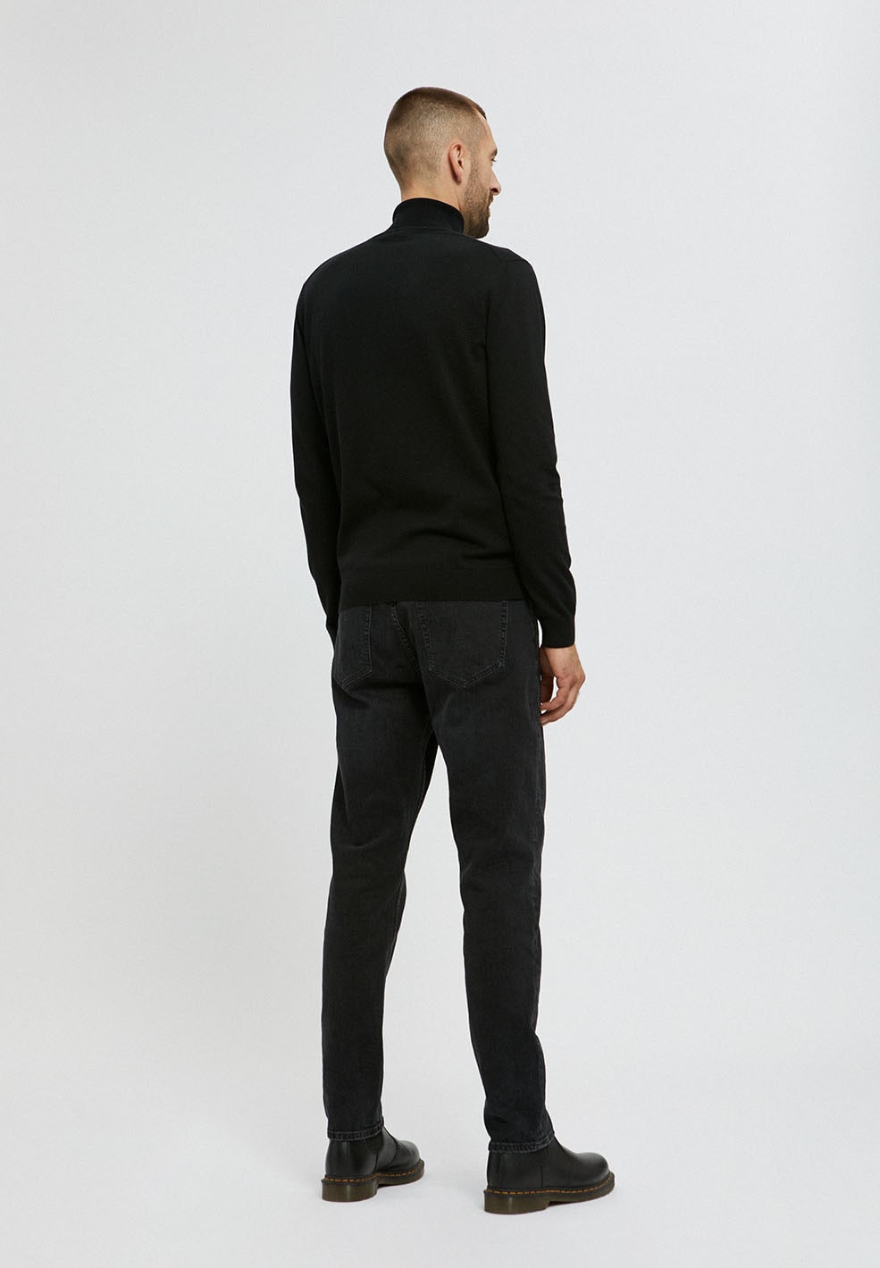 GLAAN Turtleneck Sweater