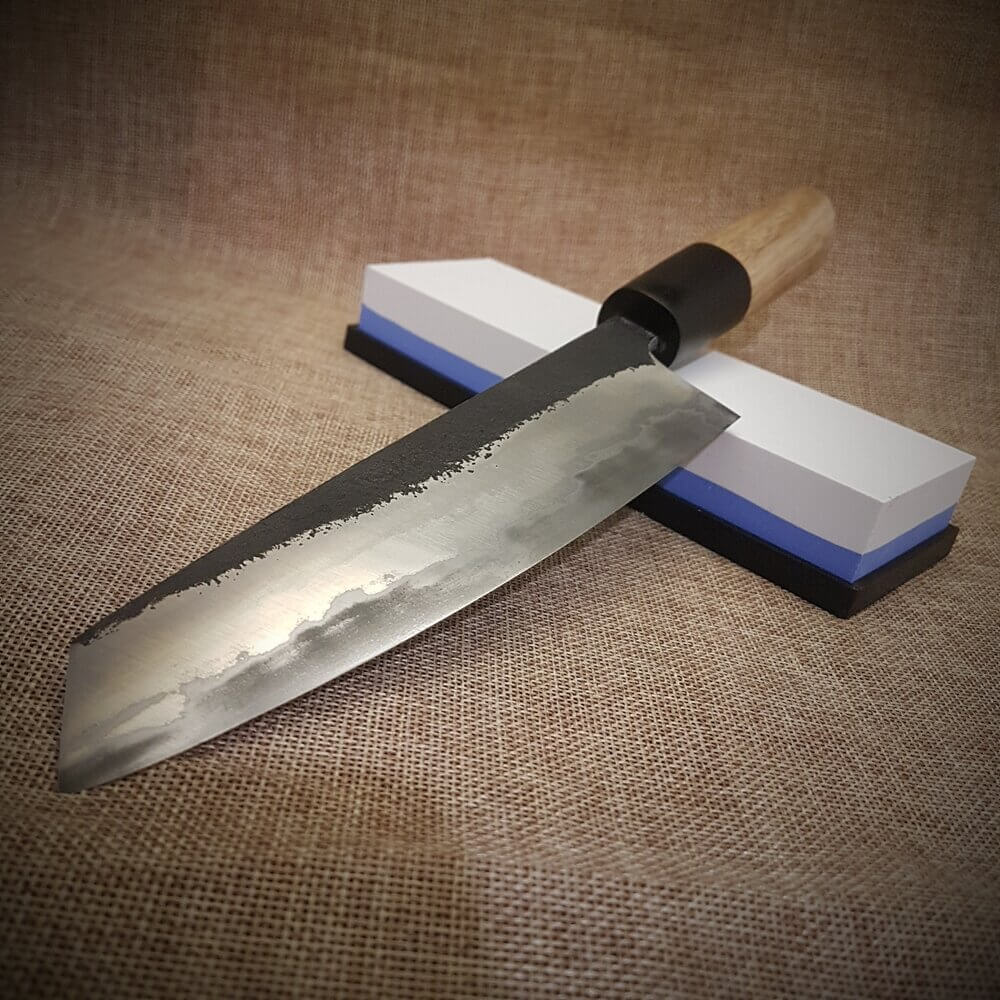How to Sharpen Serrated Knives: 5 Tips + 3 Mistakes Everyone Makes - IMARKU