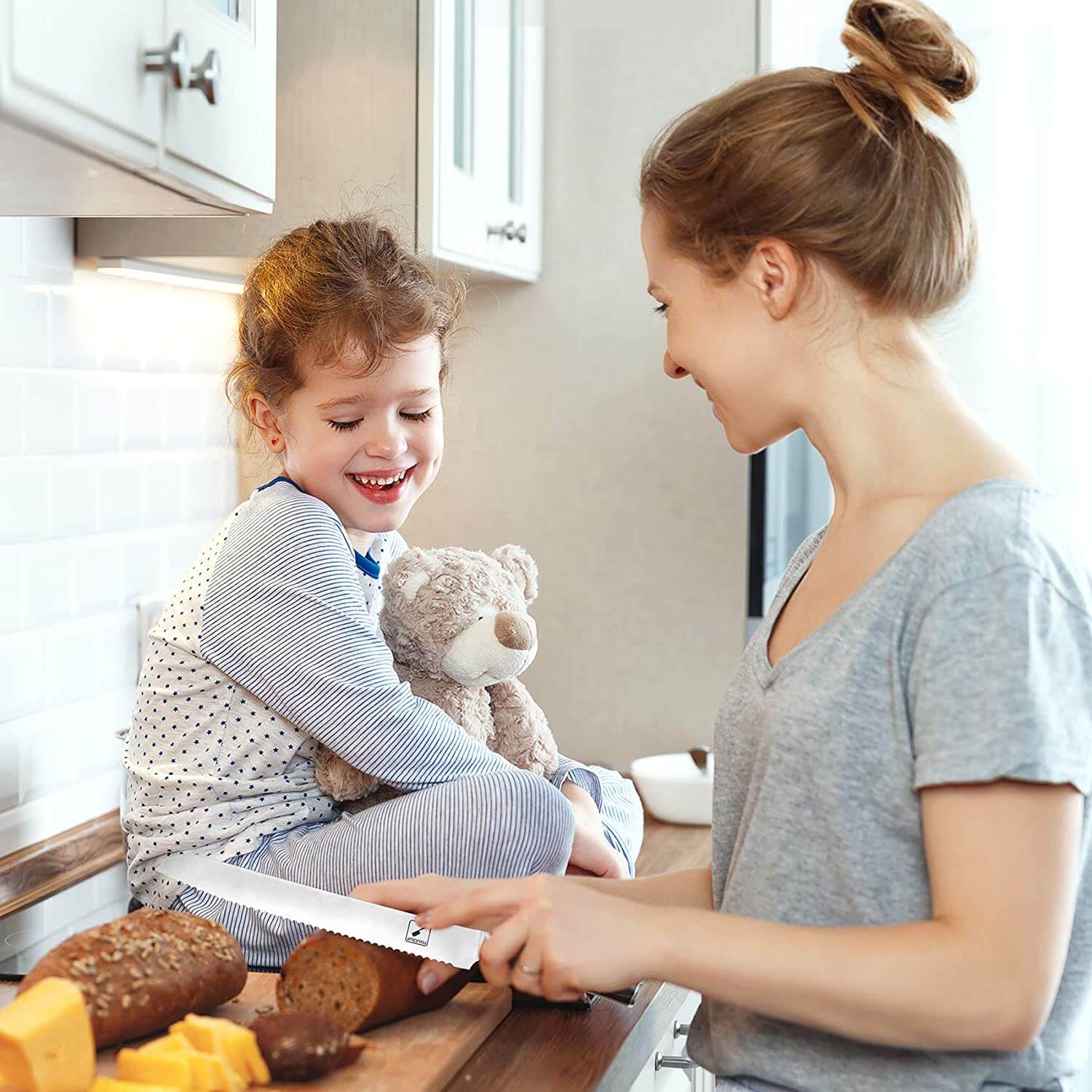 bread knife mom and kid