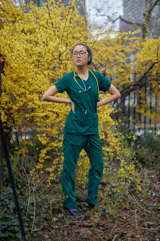These 9 stories of New York nurses feel so close and so far（3）