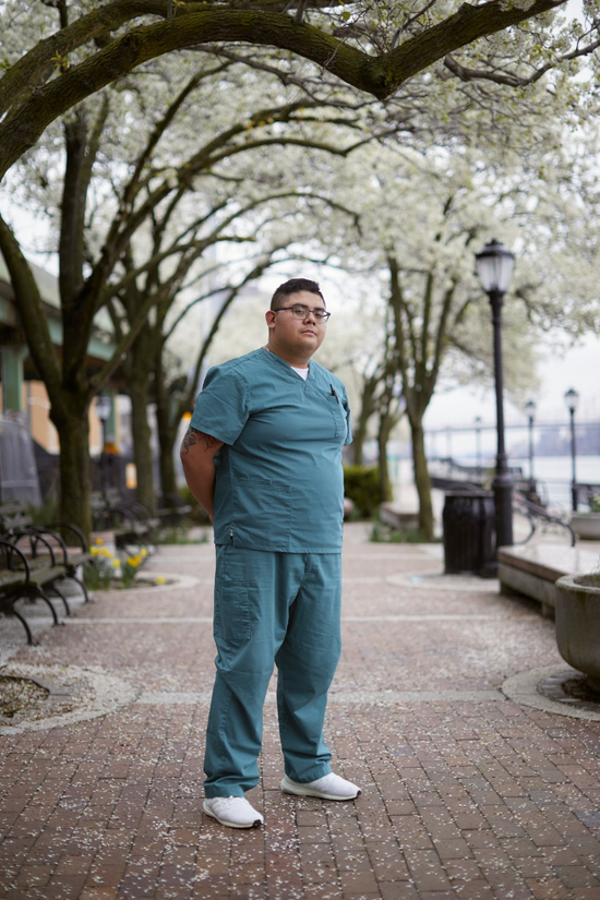 These 9 stories of New York nurses feel so close and so far（5）