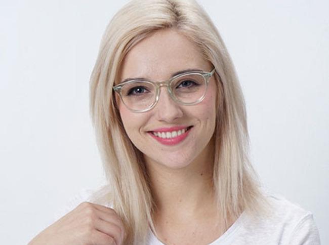 Choosing Best Glasses For Your Hair Colour -Glasses for blonde hair