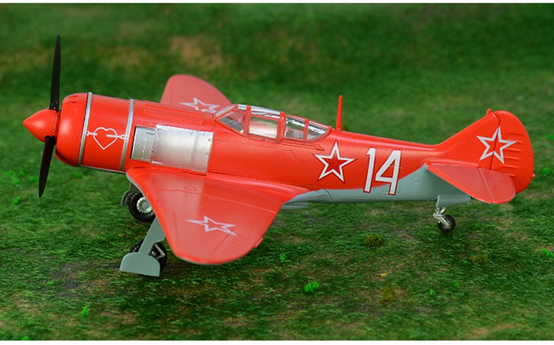 prebuilt 1/72 scale Lavochkin La-7 Soviet fighter aircraft model 36334