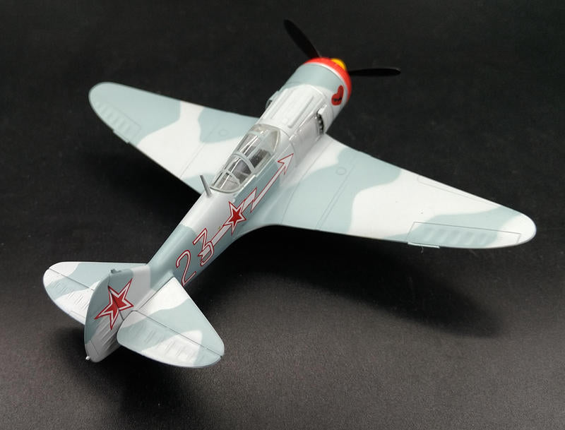 prebuilt 1/72 scale Soviet Lavochkin La-7 fighter airplane model 36333