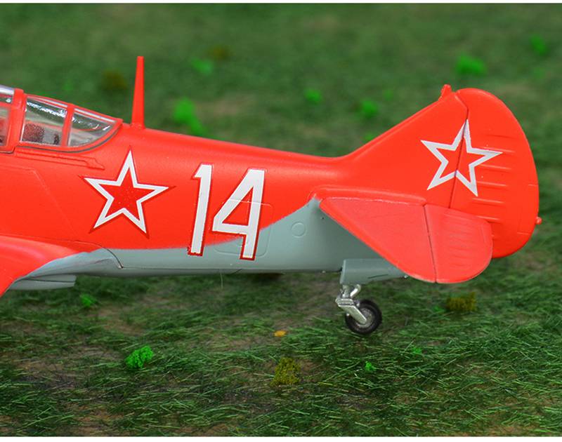 prebuilt 1/72 scale Lavochkin La-7 Soviet fighter aircraft model 36334