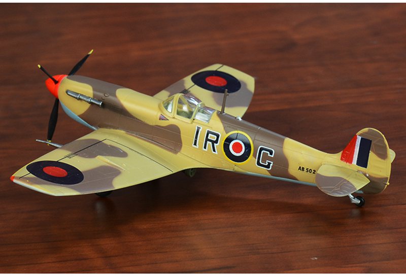 1/72 scale prebuilt military aircraft plastic model Spitfire
