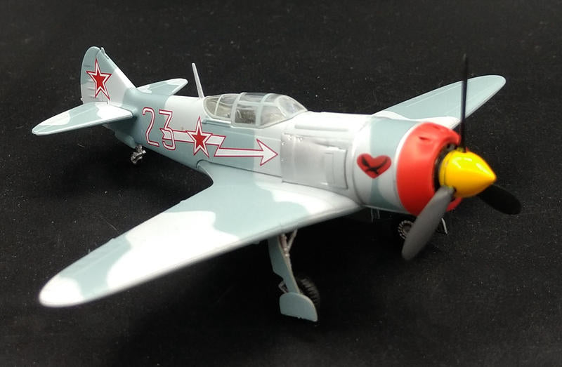 prebuilt 1/72 scale Soviet Lavochkin La-7 fighter airplane model 36333