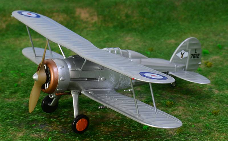 1/72 scale Gloster Gladiator biplane model