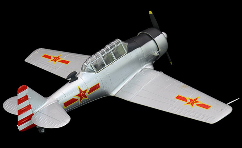 T-6 trainer aircraft model plastic 1:72