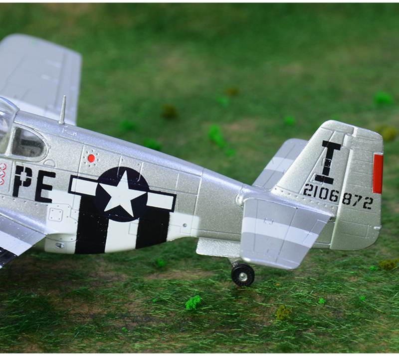 1/72 scale collectible P-51B Mustang model