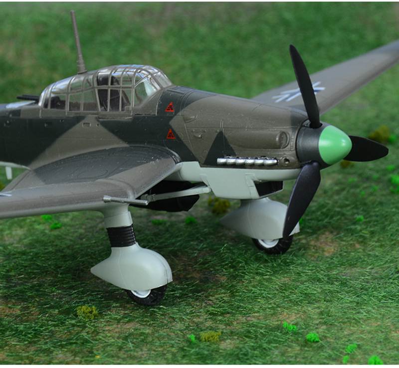 1/72 scale Stuka dive bomber airplane model