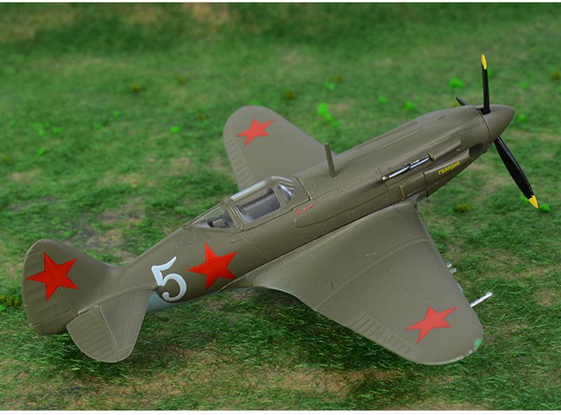 1/72 scale collectible WWII military aircraft model MiG-3