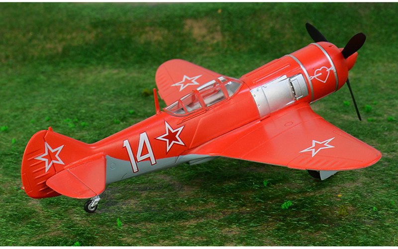 prebuilt 1/72 scale Lavochkin La-7 Soviet fighter aircraft model 36334