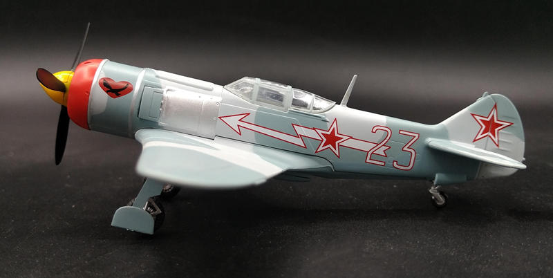 prebuilt 1/72 scale Soviet Lavochkin La-7 fighter airplane model 36333