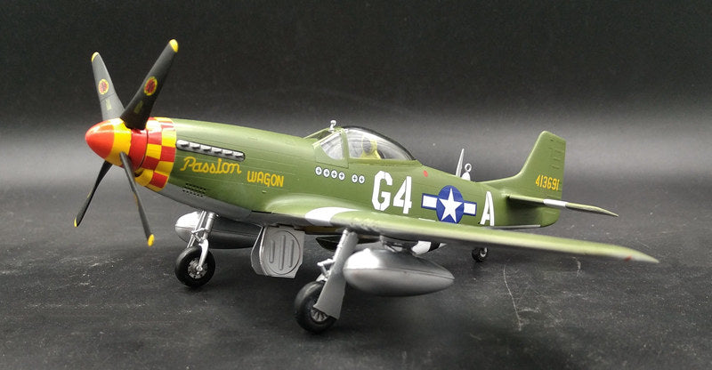 prebuilt 1/48 scale P-51D Mustang aircraft model 39304