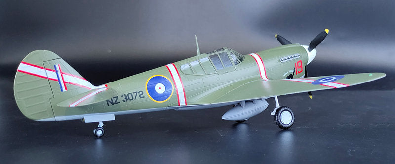 prebuilt 1/48 scale P-40 Warhawk aircraft model 39315
