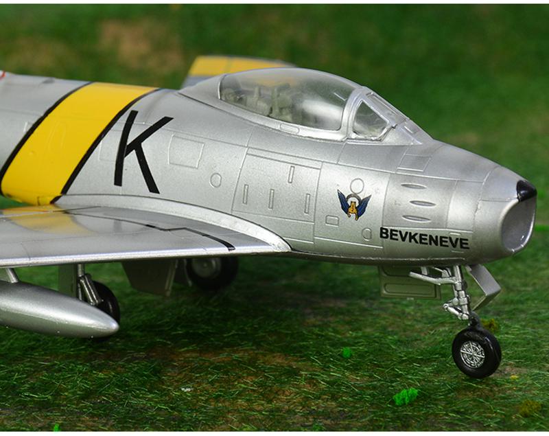 1/72 scale F-86F Sabrejet fighter aircraft model 37100