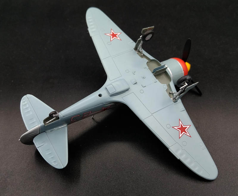 prebuilt 1/72 scale Soviet Lavochkin La-7 fighter airplane model 36333