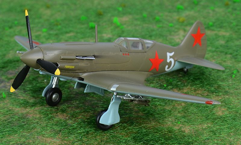 1/72 scale pre-painted WWII Soviet fighter MiG-3 model