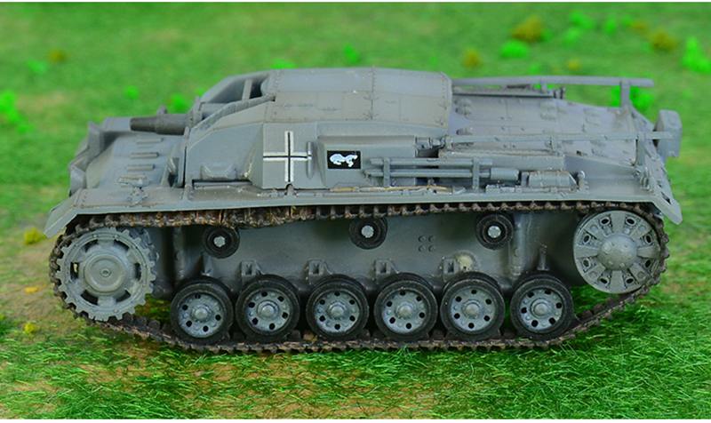 1/72 scale WWII armored vehicle model StuG III 36136