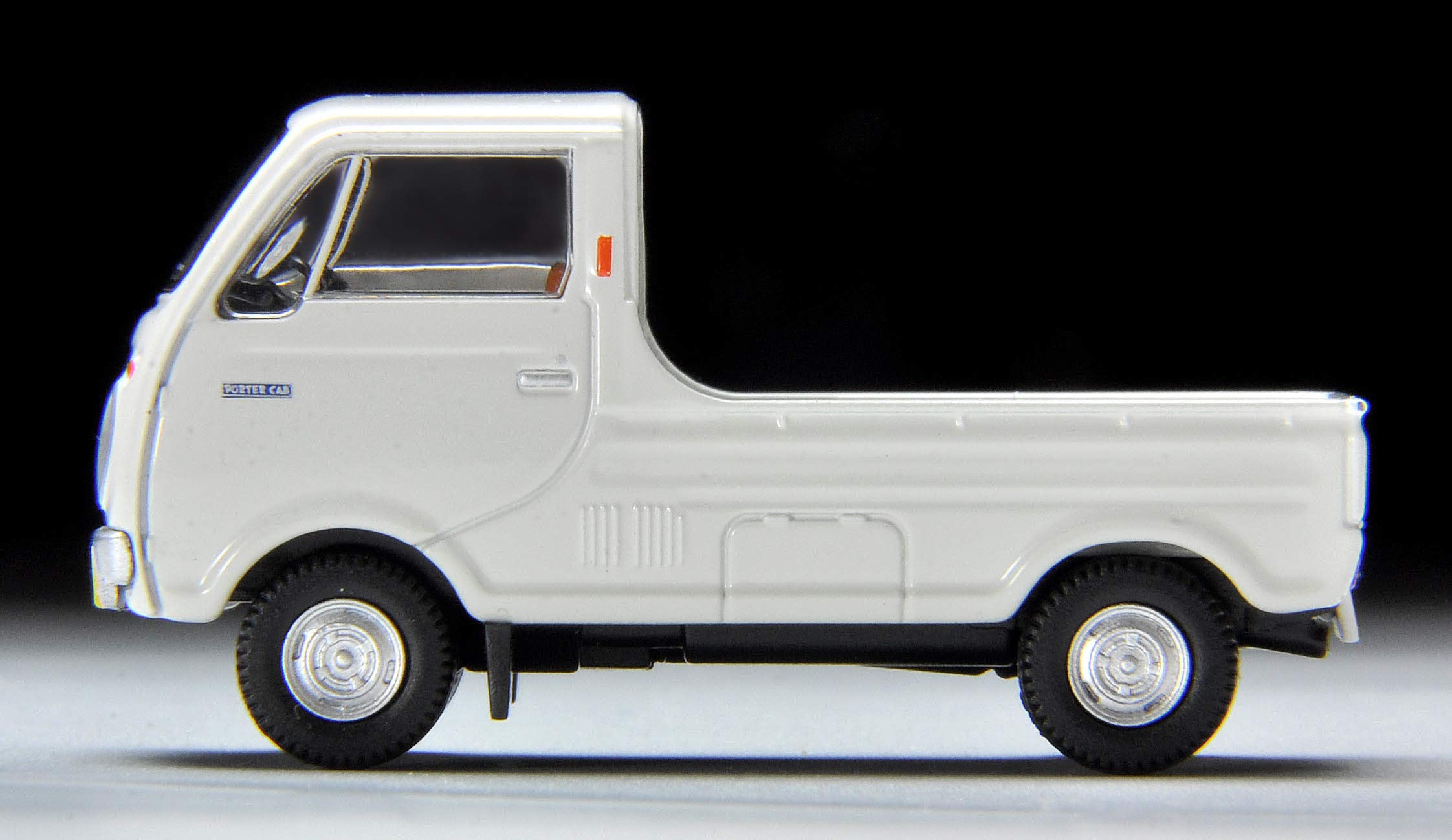 Tomytec Mazda Porter Cab Lv-185B Vintage 76 Year Model 1/64 Scale White