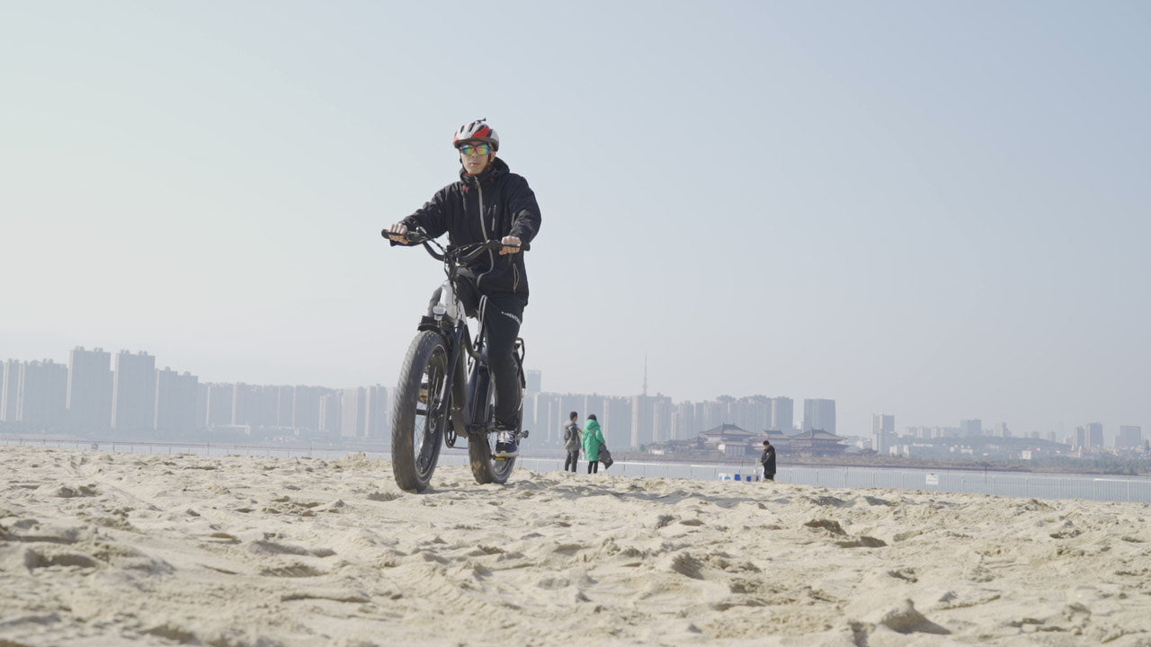 Stellen Sie sicher, dass Sie auf Ihrem E-Bike gut sitzen