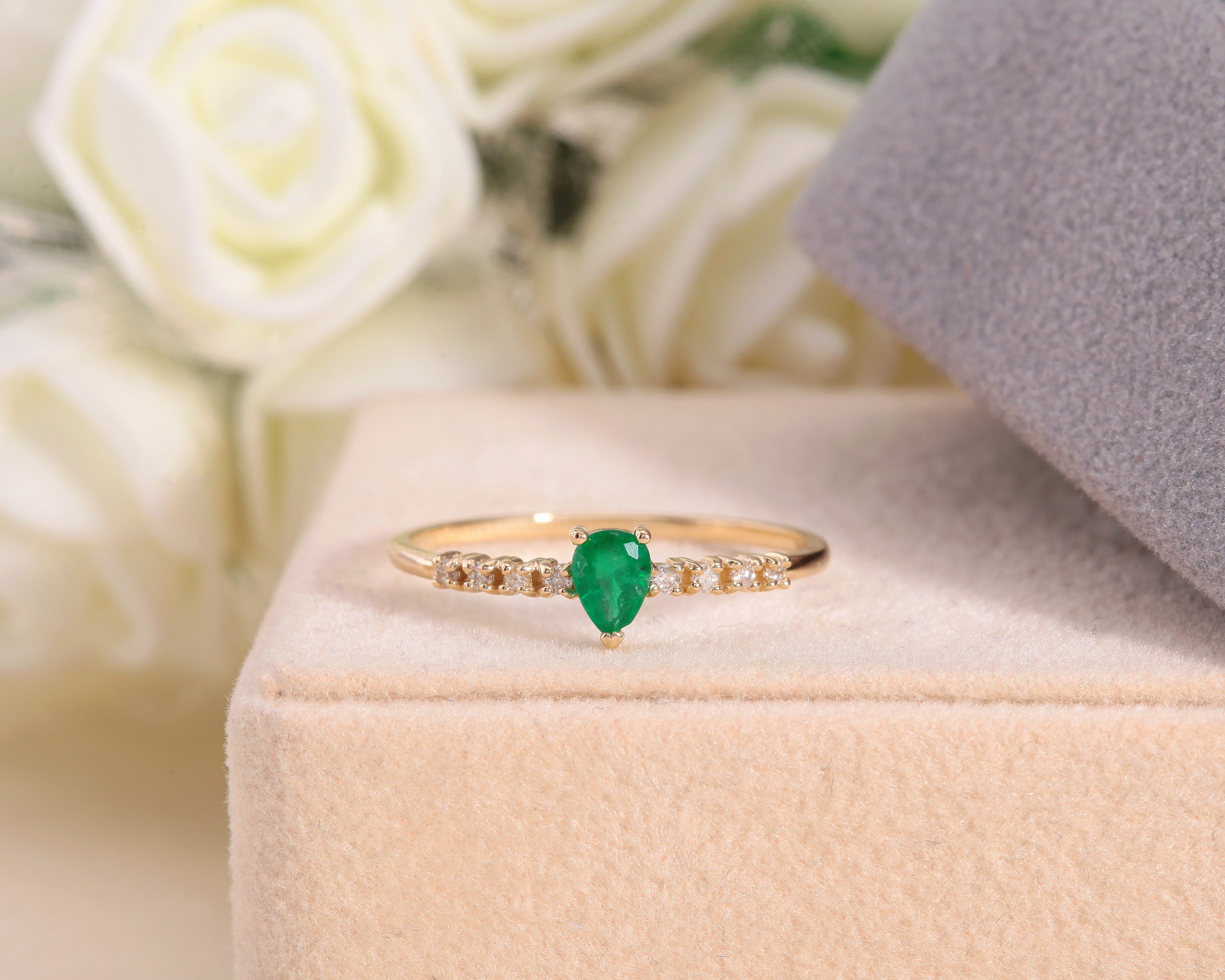 Ring with Pear Cut Emerald and Round cut Diamond 14K Yellow Solid Gold