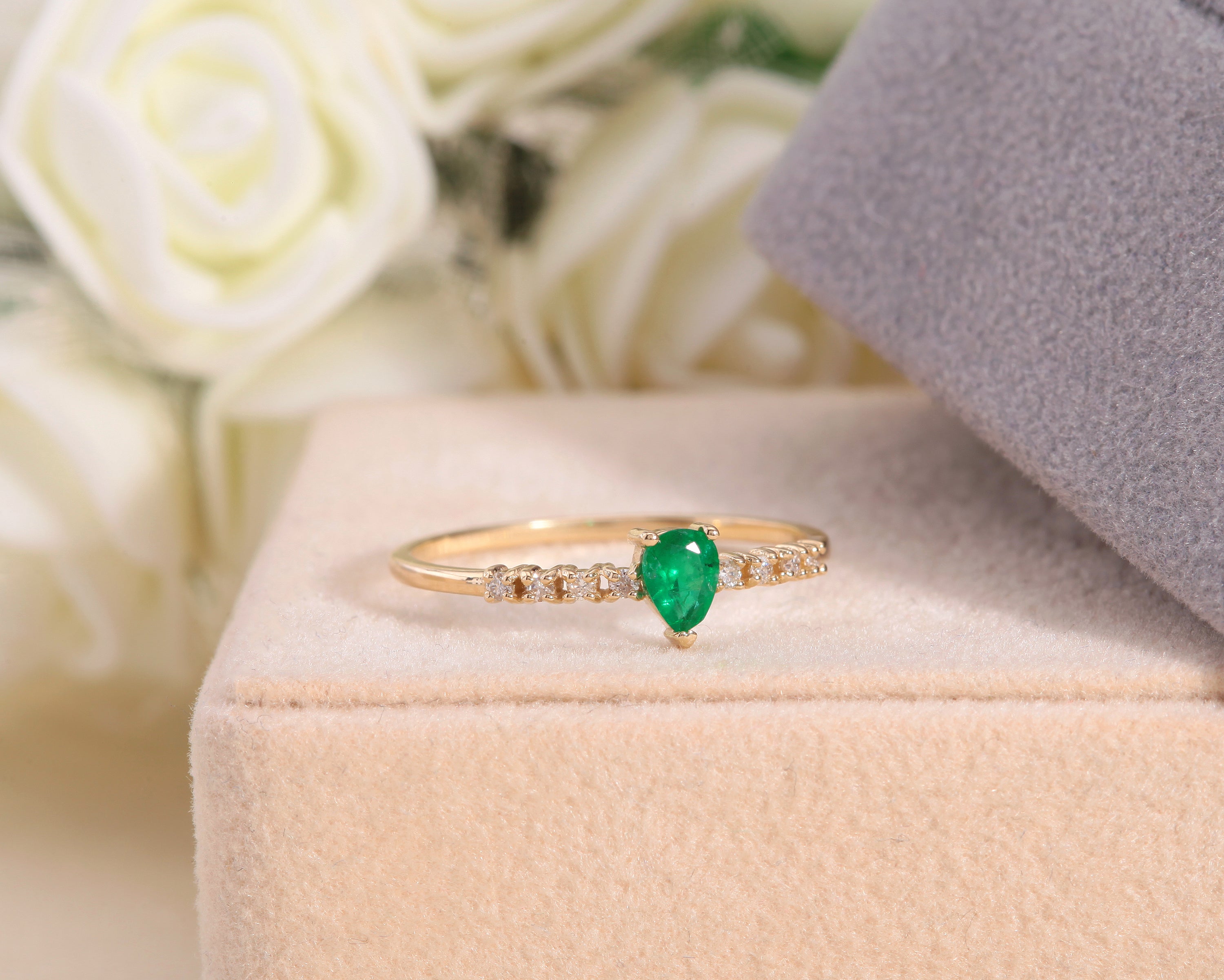 Ring with Pear Cut Emerald and Round cut Diamond 14K Yellow Solid Gold