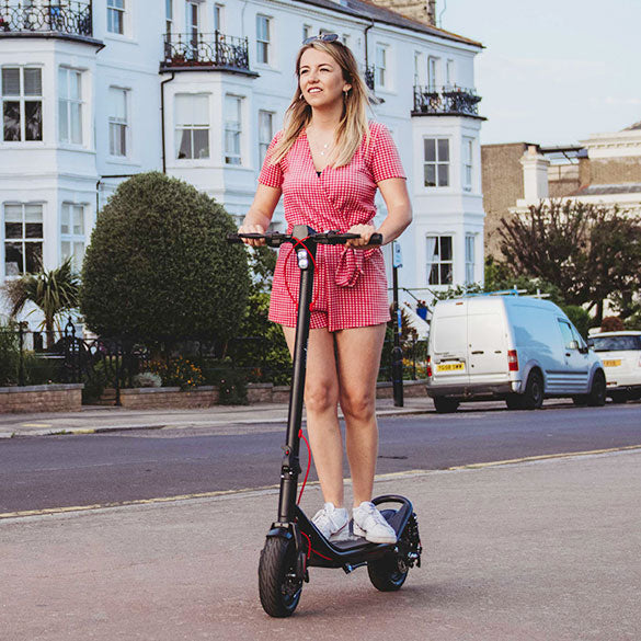 Windgoo electric scooter | girls ride e-scooter on UK road
