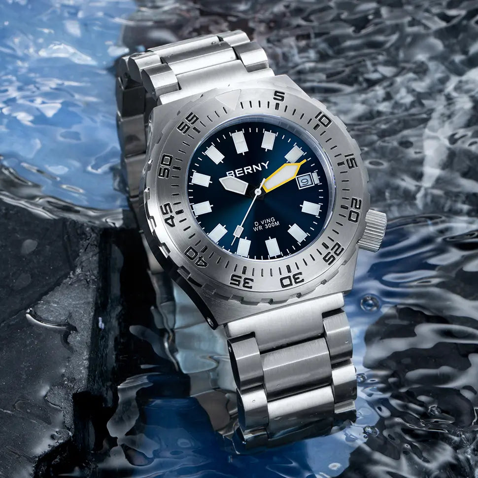 AM09026M-C with sunburst dial