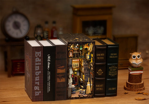 Fifijoy Book Nook Diorama