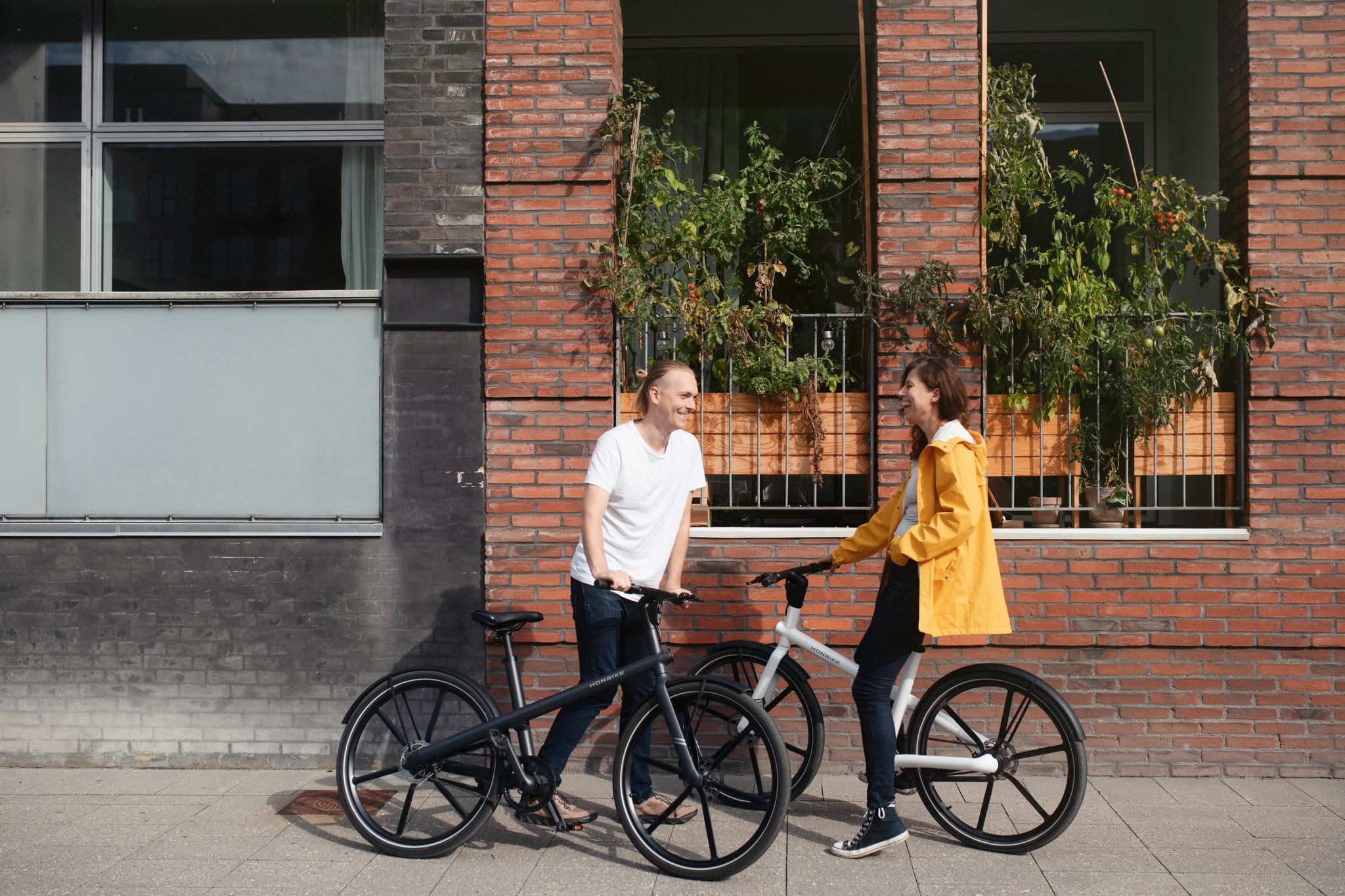 riding-electric-bikes-with-friends