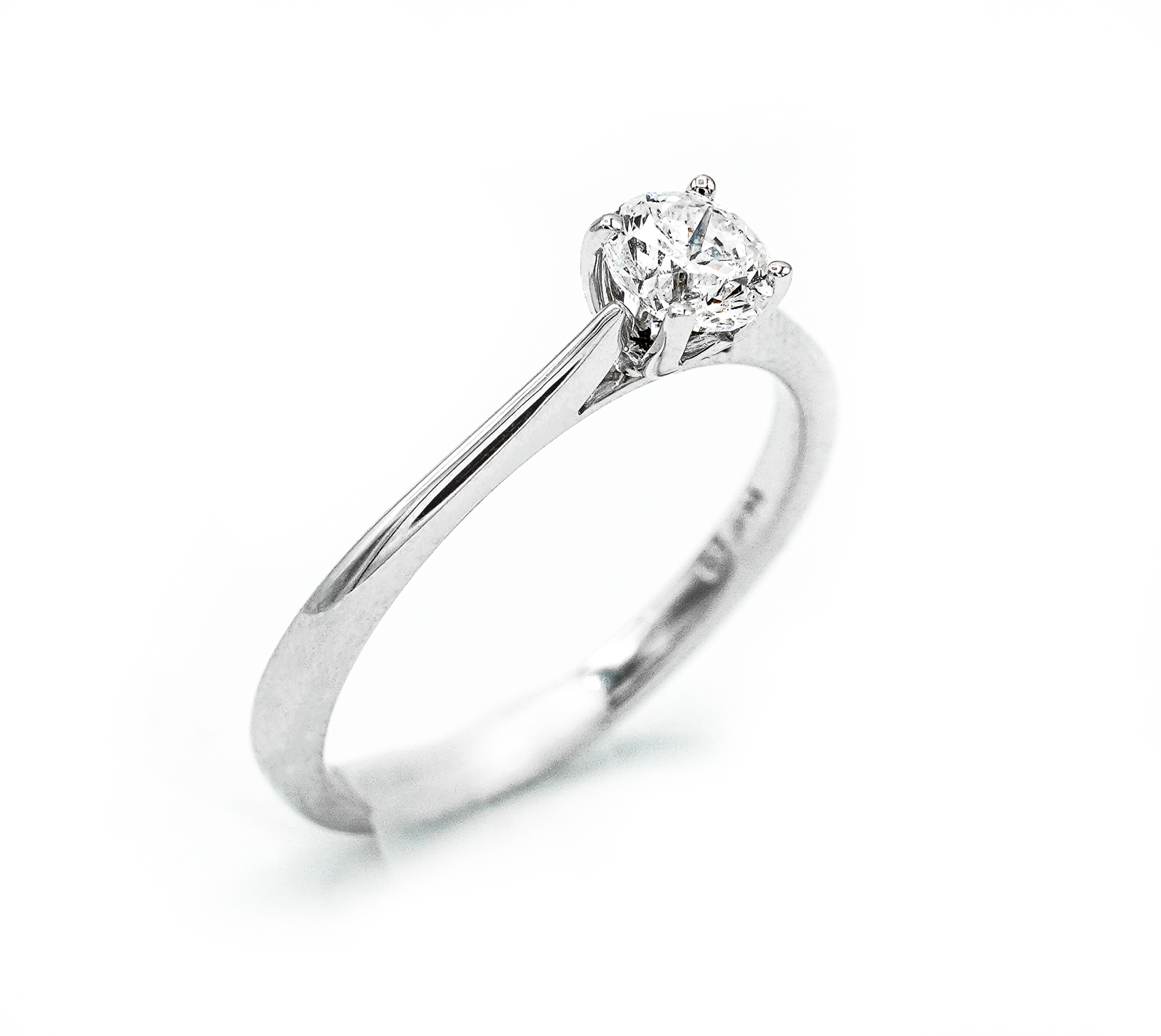 Montalvo Diamonds - Round Modified Brilliant Solitaire Ring in 14kt White Gold