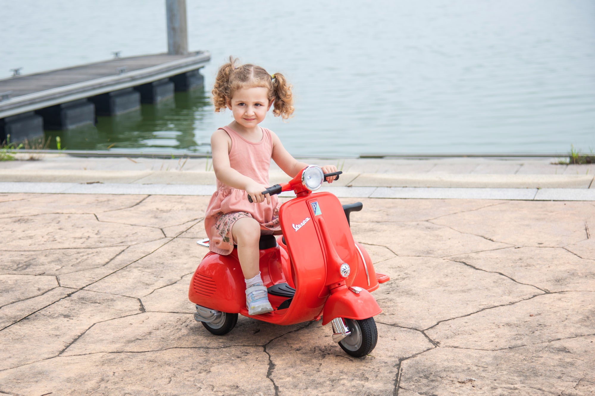 6V LICENSED Vespa Scooter Motorcycle with Side Car for kids