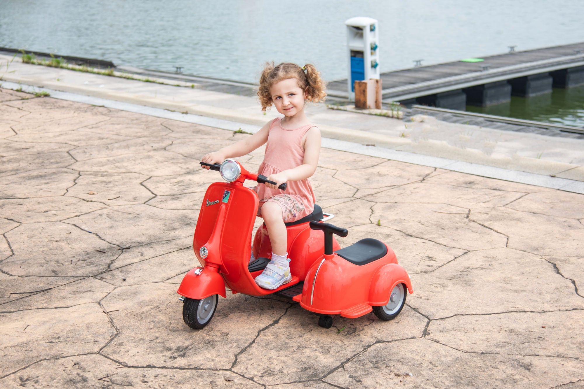 6V LICENSED Vespa Scooter Motorcycle with Side Car for kids