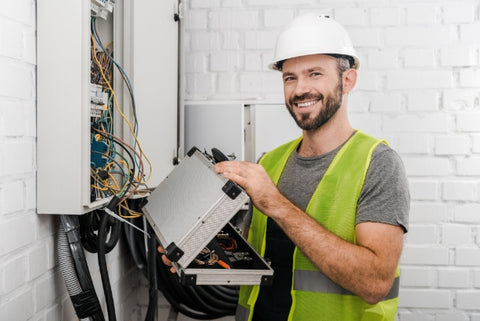 Você precisa de um eletricista para conectar um interruptor de relé inteligente?