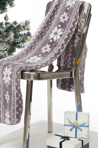 snow dress wind staying warm several inches base layers chelsea boots outer shell feet warm snow boots mid layer