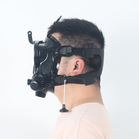 While favored by diving professionals, this pro-model full face mask is also selected by leisure skin and scuba divers who prefer to dive with assured confidence in their safety.