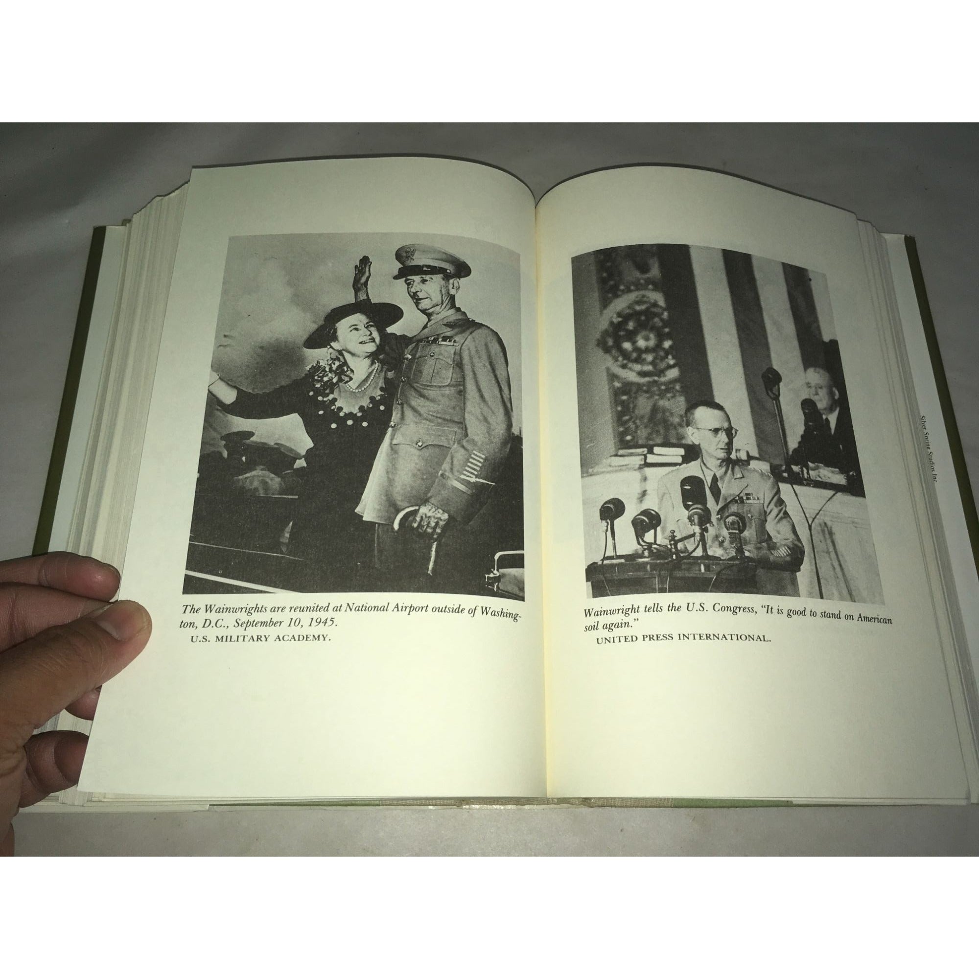 Hero of Bataan: The Story of General Jonathan M. Wainwright by Duane Schultz Book