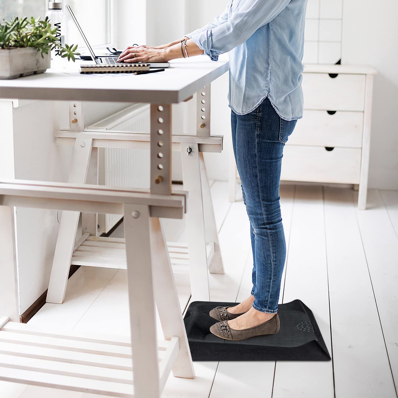 Giantex Anti Fatigue Mat, Standing Mat for Stand up Desk w/ Foot Massage Points Diverse Terrain & Beveled Edges