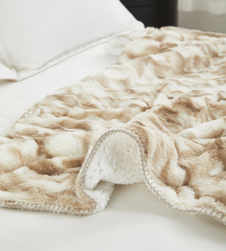 Regal Comfort - Whitetail Wave - Faux Fur Plush Throw Blanket 50