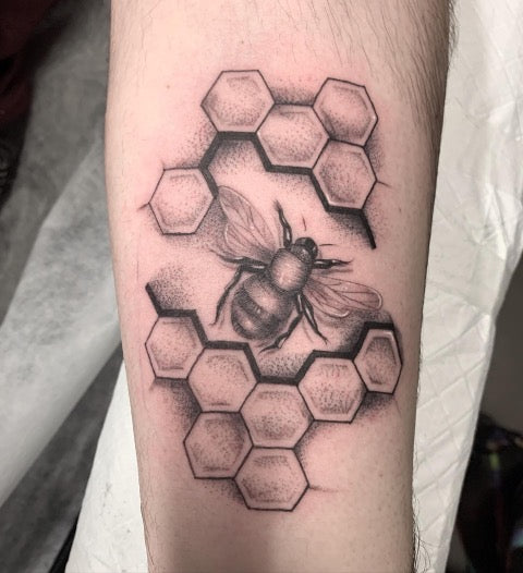 Pin by Mariaelena Phelps on  Ink  Tattoo  Art   Cool tattoos Honeycomb  tattoo Bee tattoo