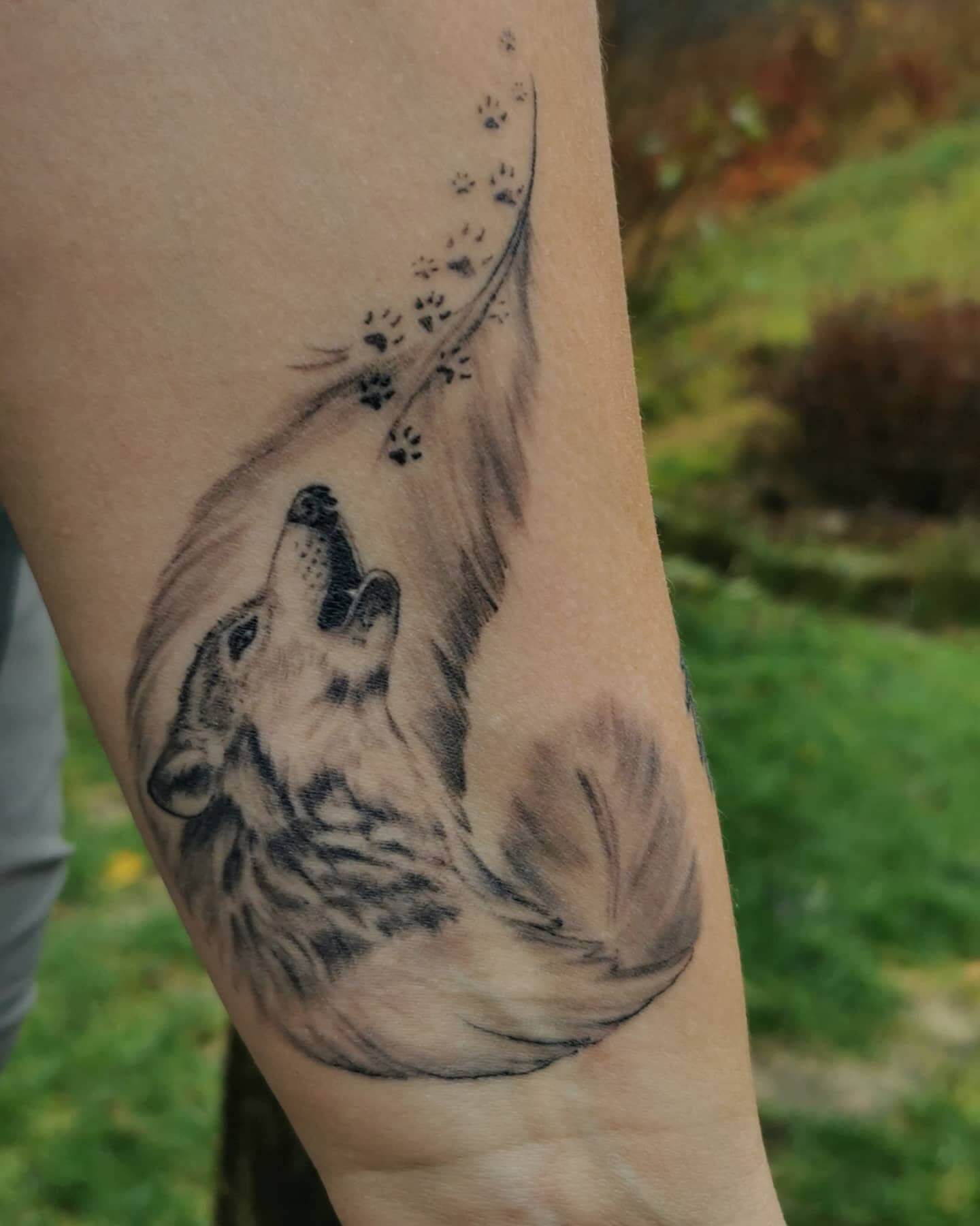 HOWLING WOLF TATTOO