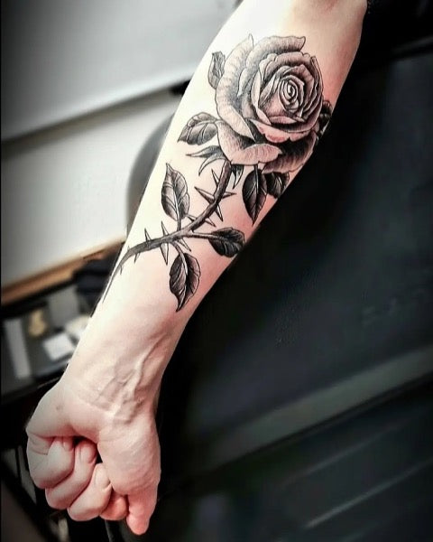 Simple floral tattooforearm placement  Tattoos frauen Beeindruckende  tattoos Form tattoo