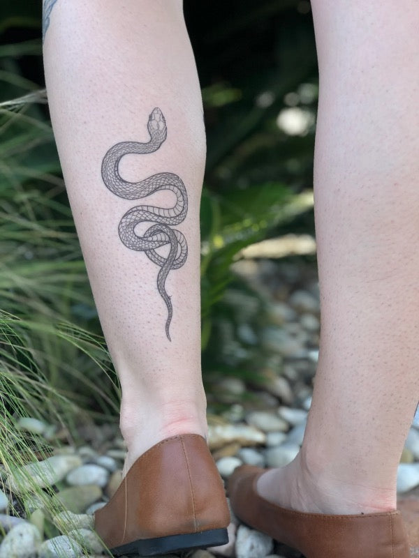 Thigh tattoo Hip tattoo Snake and flowers  Thigh tattoos women Thigh  tattoo Hip tattoo