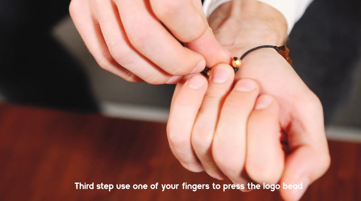 Wearing tips for drawstring bracelet