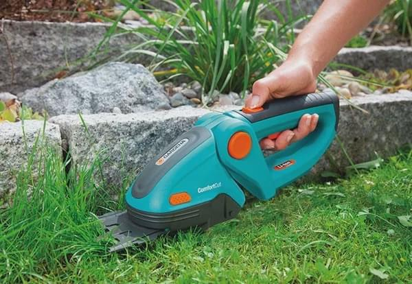 Garden maintenance, you may need these garden tools