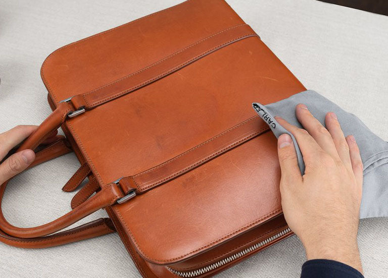 how to clean leather backpack? How to take care of the leather bag daily?